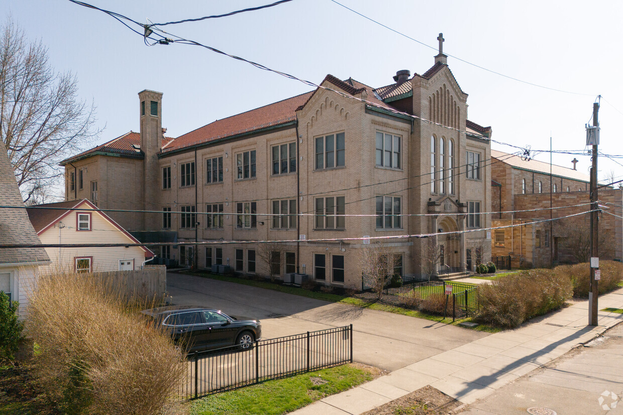 31 Tamarack St - School Lofts @ Abbott