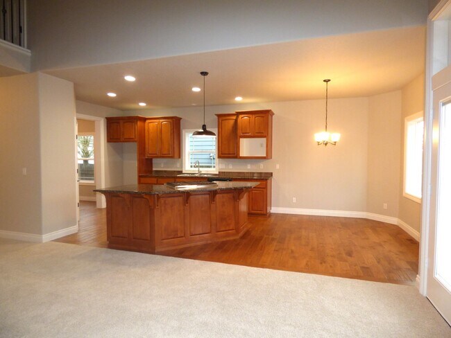 Foto del edificio - 5 Bedroom Home in South Salem! Near I-5