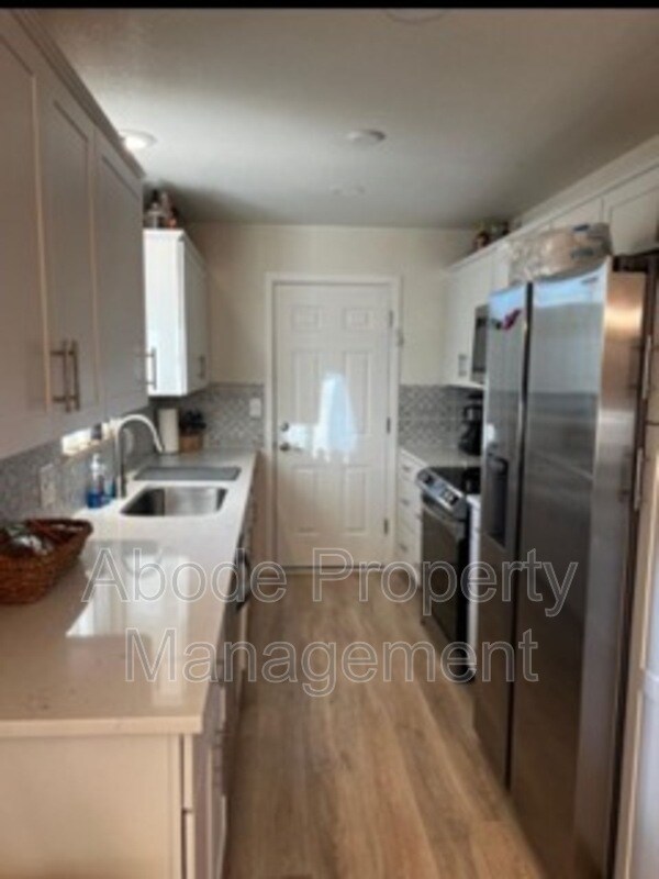 Foto del edificio - 1049 Briarwood Rd