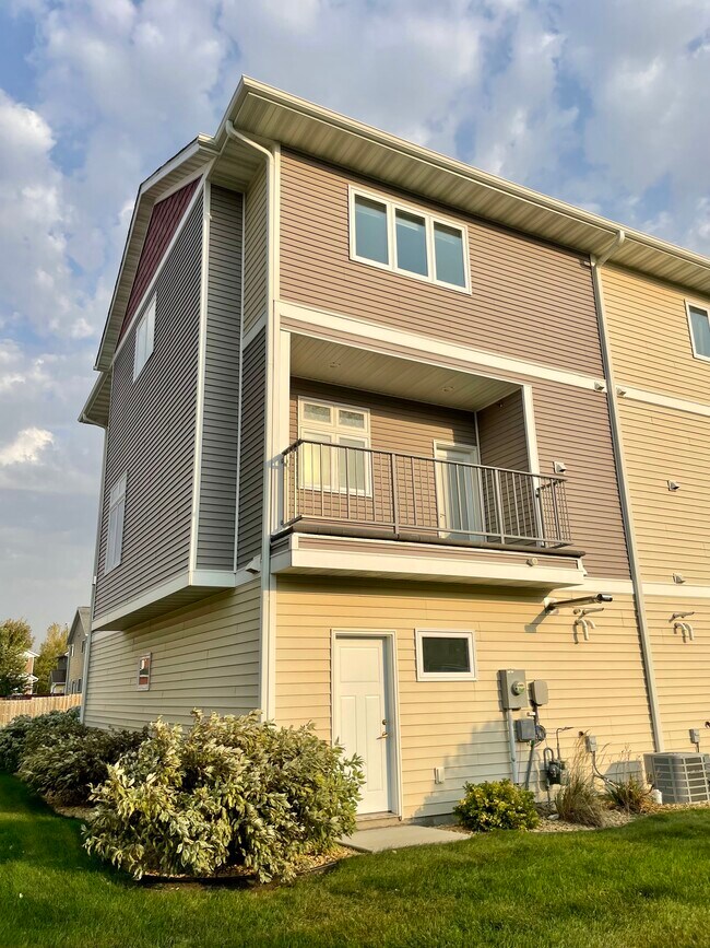 Foto del edificio - 2161 Rolling Green Ln