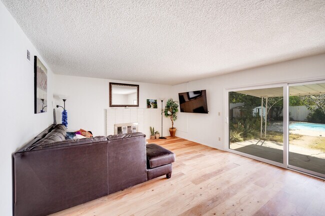 Building Photo - 19558 Gault St