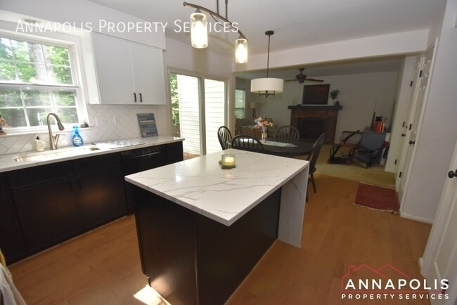Building Photo - 2808 Traxler Ct