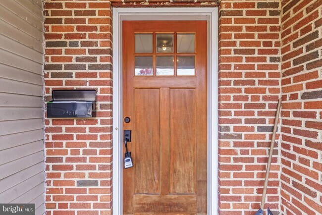 Building Photo - 4 E Franklin Ave