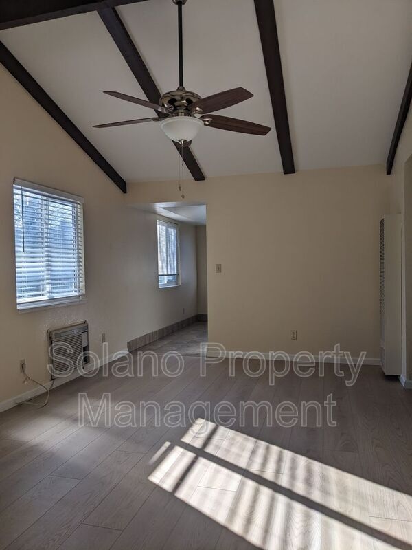 Building Photo - 1028 Illinois St