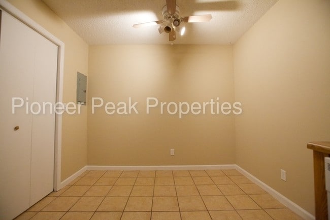 Building Photo - 421 Barnhardt Cir
