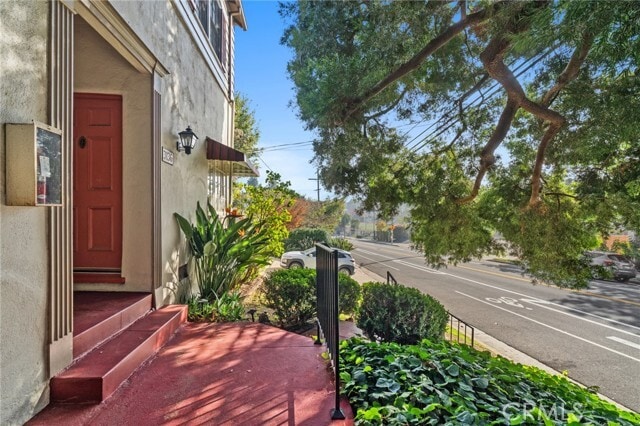 Foto del edificio - 3136 Griffith Park Blvd