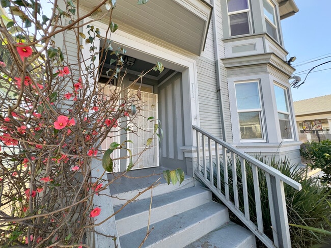 Building Photo - 711 32nd St