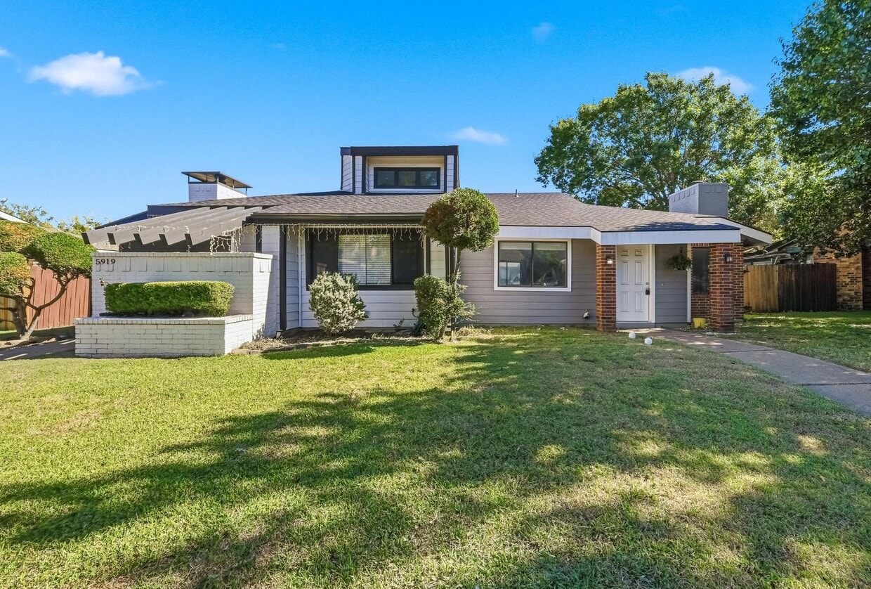 Primary Photo - Upgraded Duplex in Arlington!