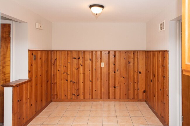 Building Photo - 2739 W North Bend Rd