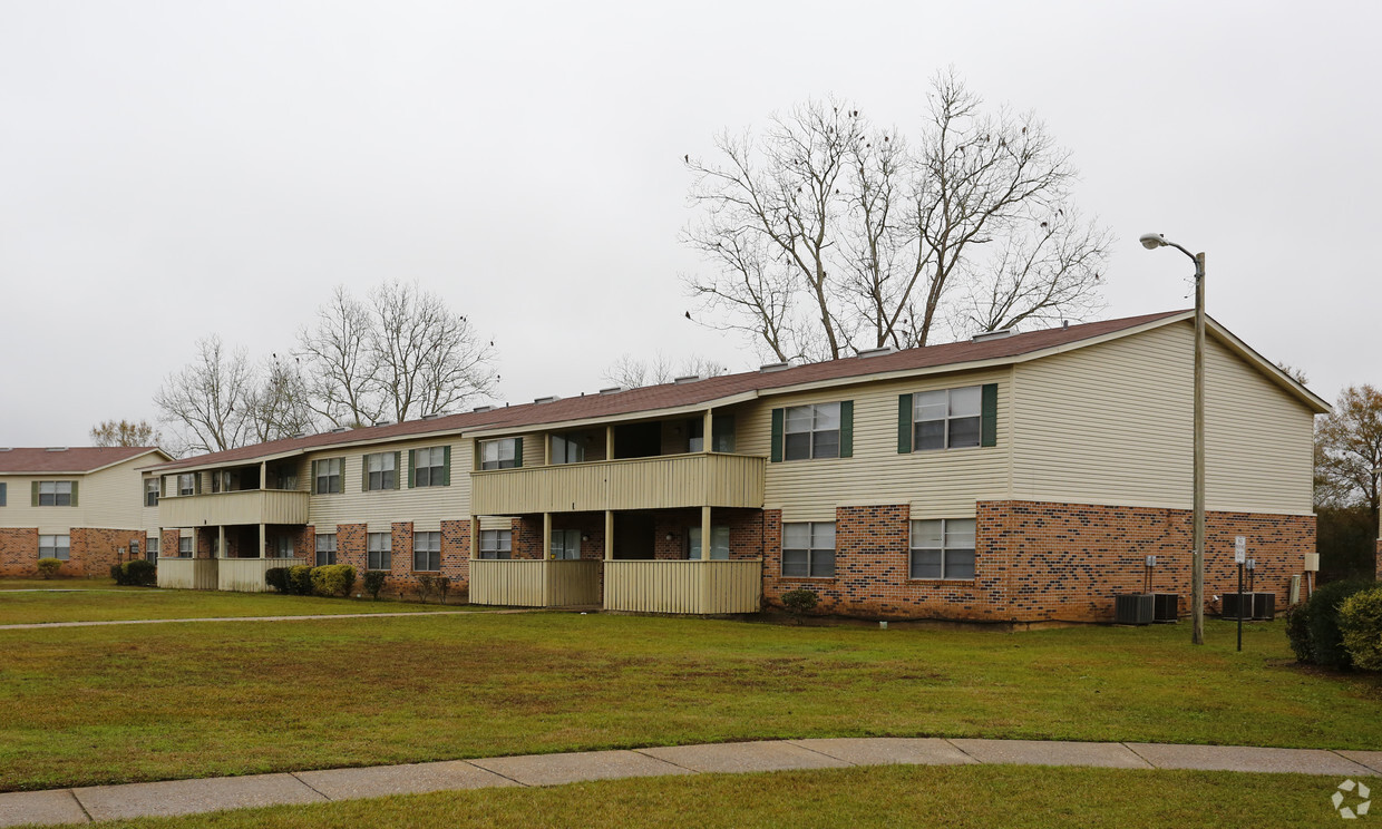 Primary Photo - Green Meadows Apartments