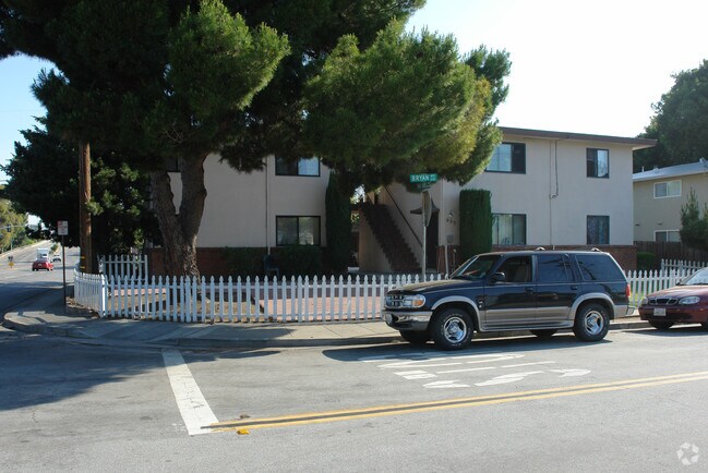 Building Photo - 605 Bryan Ave