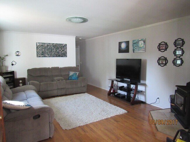 Building Photo - 2 br, 1 bath House - 2735 Chena Hot Spring...