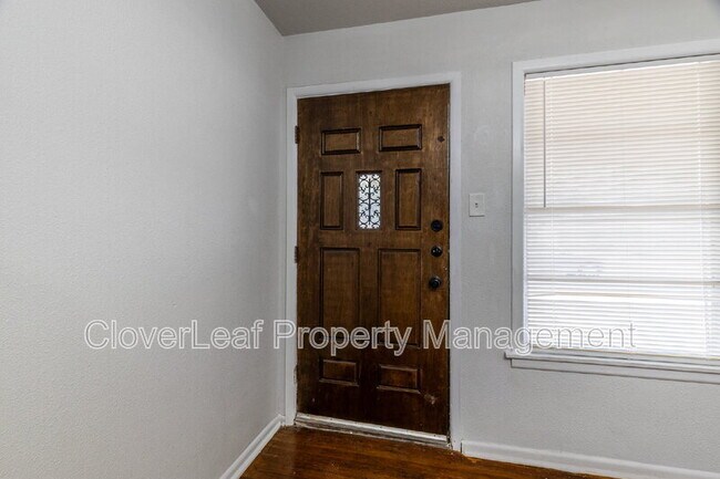 Building Photo - 832 W Merriweather St