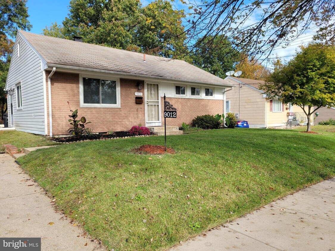 Primary Photo - 9012 Volta St