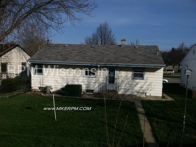 Building Photo - Three Bedroom Single Family Home
