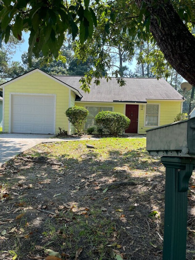 Primary Photo - 3 Bedroom Home Close to Georgia Southern's...