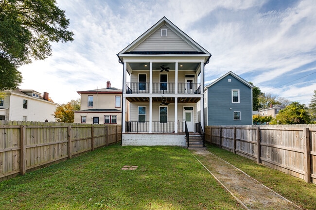 Building Photo - 313 W 26th St