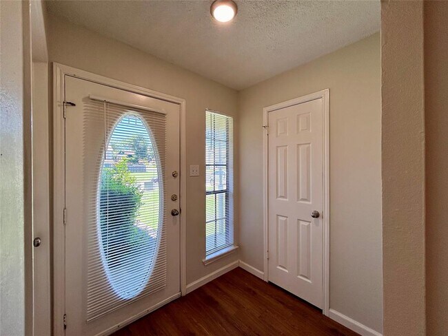 Building Photo - 9303 Kempler Dr