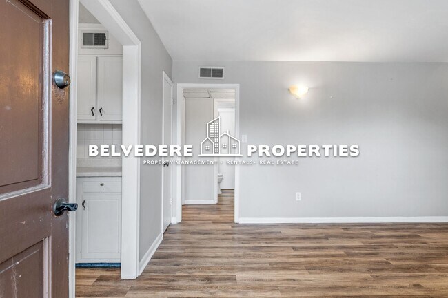 Building Photo - Cherry St Apt
