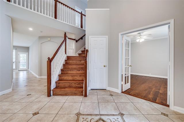 Building Photo - 2221 Cimmaron Dr