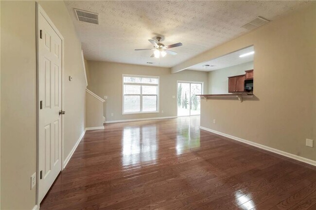 Building Photo - 744 Mountain Laurel Dr