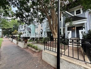 Building Photo - 312 W 10th St