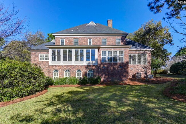 Building Photo - Stunning 5 Bedroom 3 Full Bath and 2 Half ...