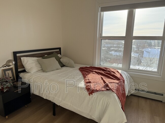 Photo du bâtiment - 8615-8108 108 St NW