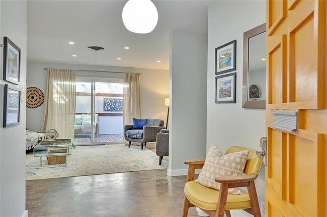 Building Photo - 3002 Whiteway Dr