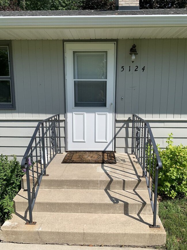Building Photo - 5124 Ebert Ct