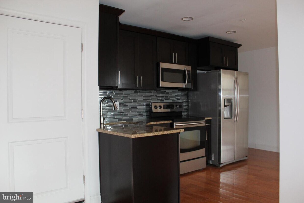 Primary Photo - 1250 Ridge Ave