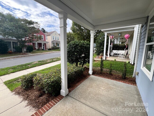 Foto del edificio - 15936 Rose Glenn Ln