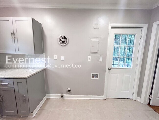 Building Photo - 3-Bed/1-Bath/Voucher Accepted/Available Now!