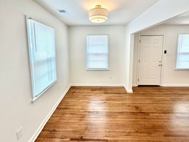 Foto del edificio - Now Leasing in Colonial Acres area, 3-bedroom 1 bath home.