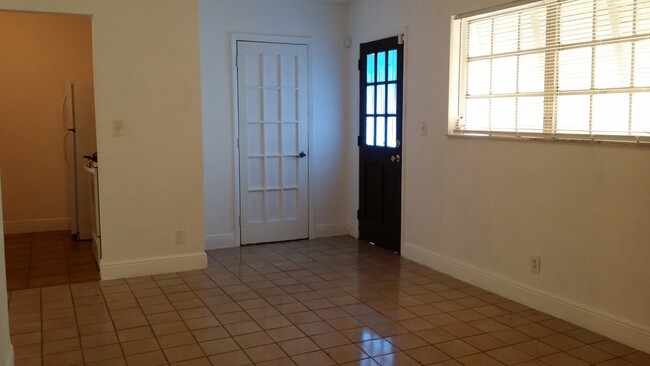 Foto del edificio - 2010 NW 70th St
