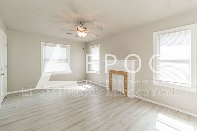 Foto del edificio - 2127 Hardin Dr