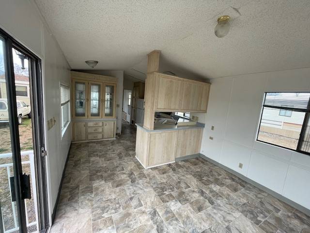 Building Photo - 740-990-990 Arroyo Dr