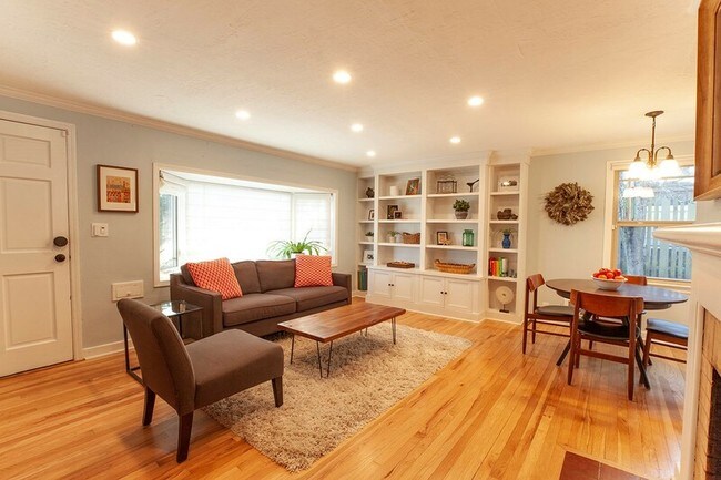 Foto del edificio - 3243 22nd Ave W