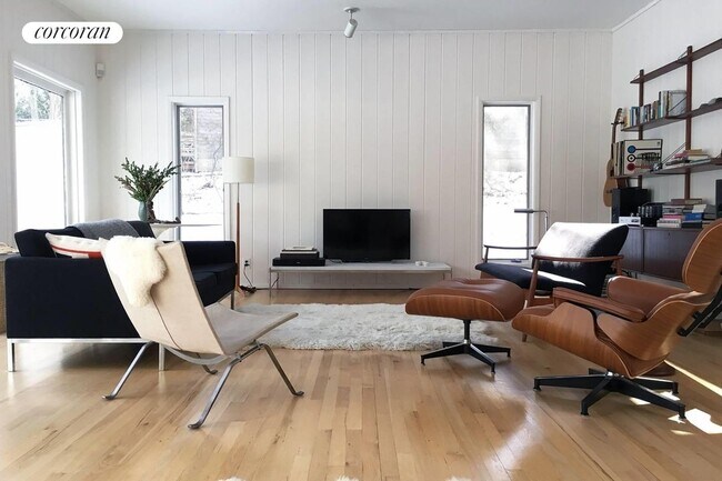 Foto del edificio - 115 Runnymeade Drive