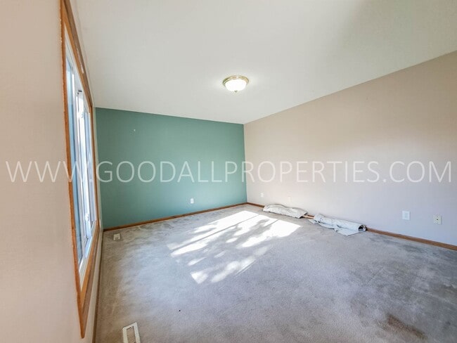 Foto del edificio - Beautiful 4-Bedroom Home in Johnston – Bac...