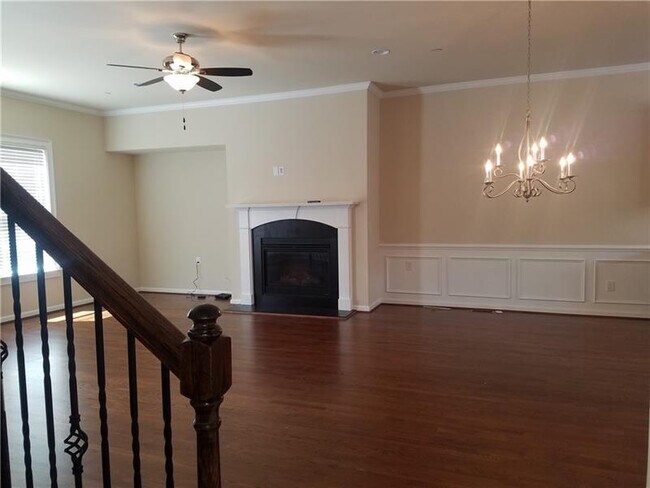 Building Photo - 983 Bergeron Pl