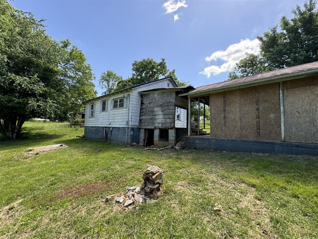Building Photo - 305 Guthrie St