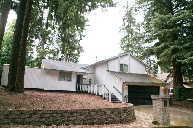 Foto del edificio - 4 bedroom 3 bath house for rent- Great location in Milwaukie, OR!