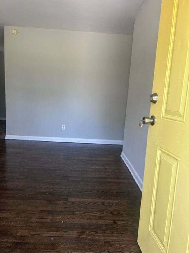 Building Photo - $500 off move in Special - 3 bedroom home