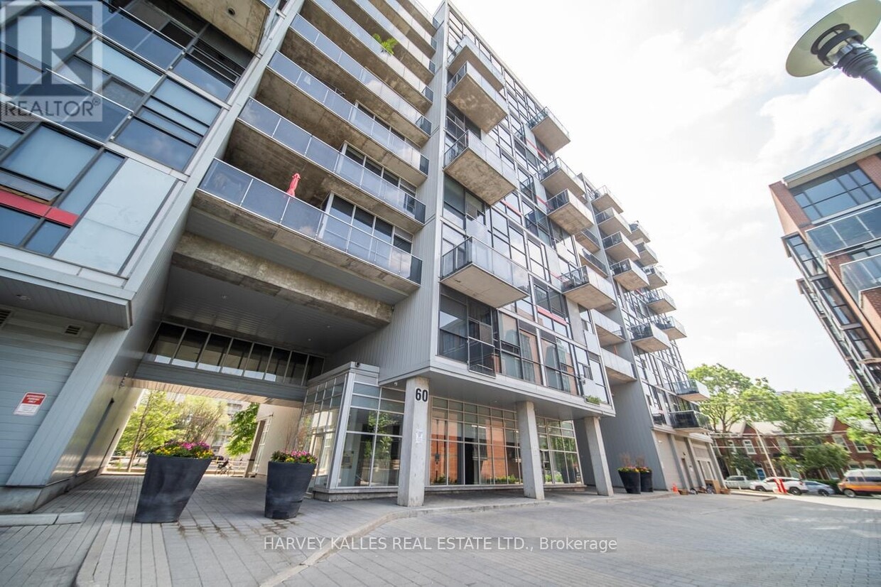 Primary Photo - 60-360 Bathurst St