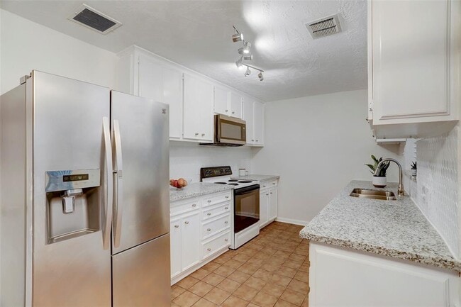 Building Photo - 9643 Railton St