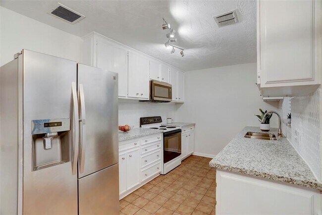 Foto del edificio - 9643 Railton St