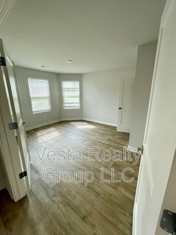 Building Photo - 909 Teabiscuit Wy