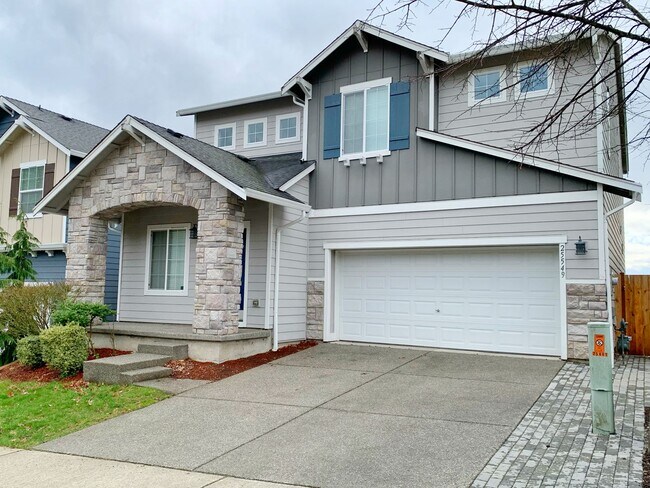 Building Photo - Remodeled open home in Maple Valley