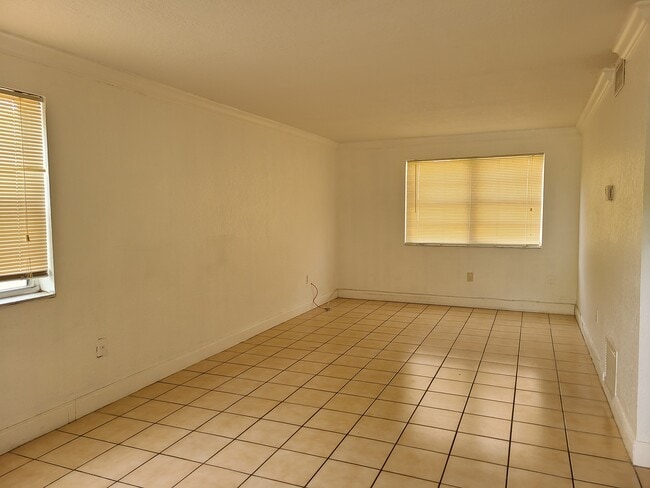 Building Photo - 17255 SW 95th Ave